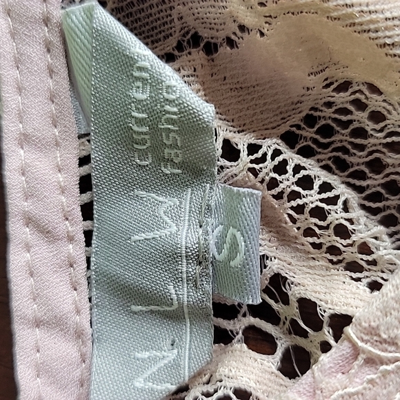 N L W CURRENT FASHIONS Pink Floral Lace and Crochet‎ Blouse Small - Picture 8 of 8